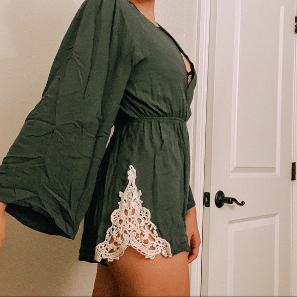 Boutique Long Sleeve Green Romper - Picture 2 of 5